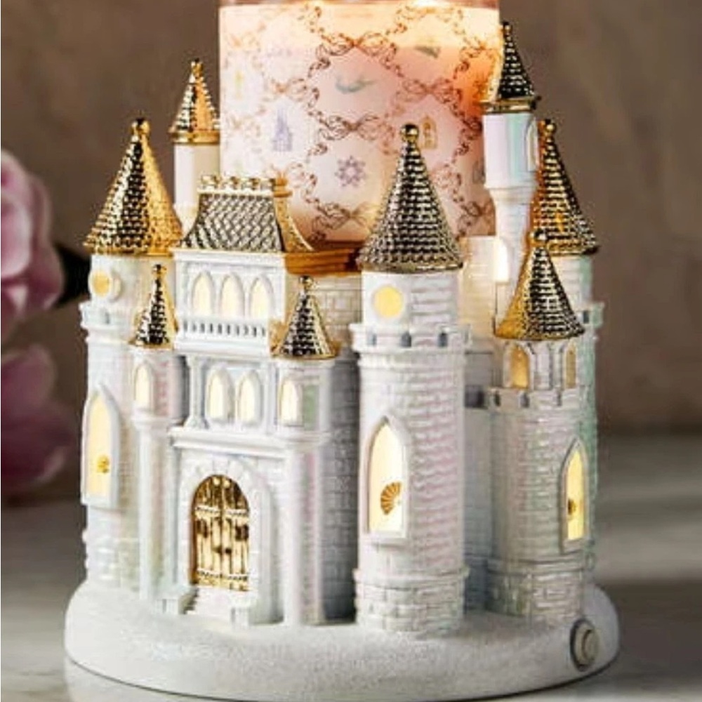 Bath and Body Works Disney Princess Light-up Castle Pedestal Candle holder